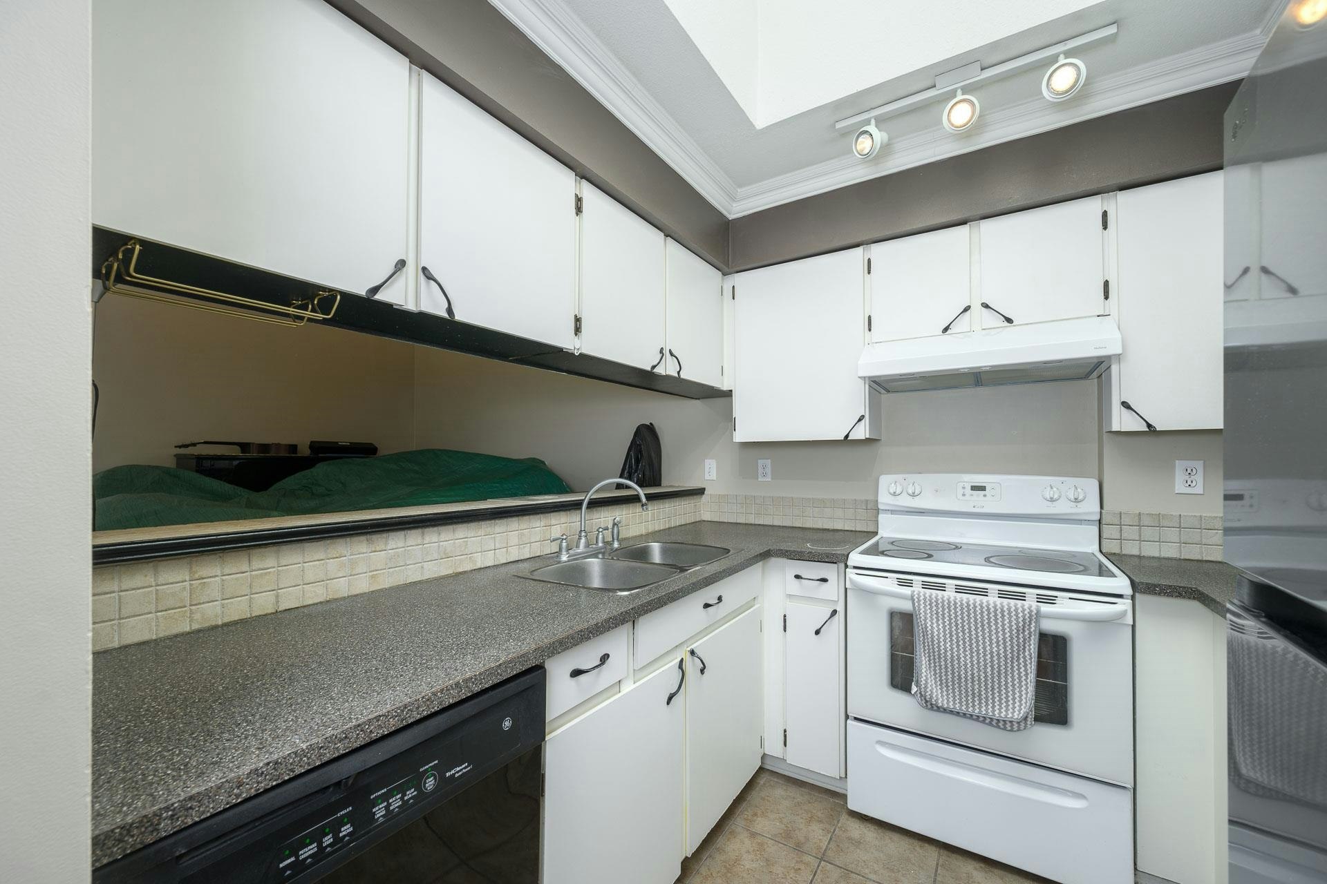 309-932 Robinson Street, Coquitlam, BC, V3J 7R8 - 11