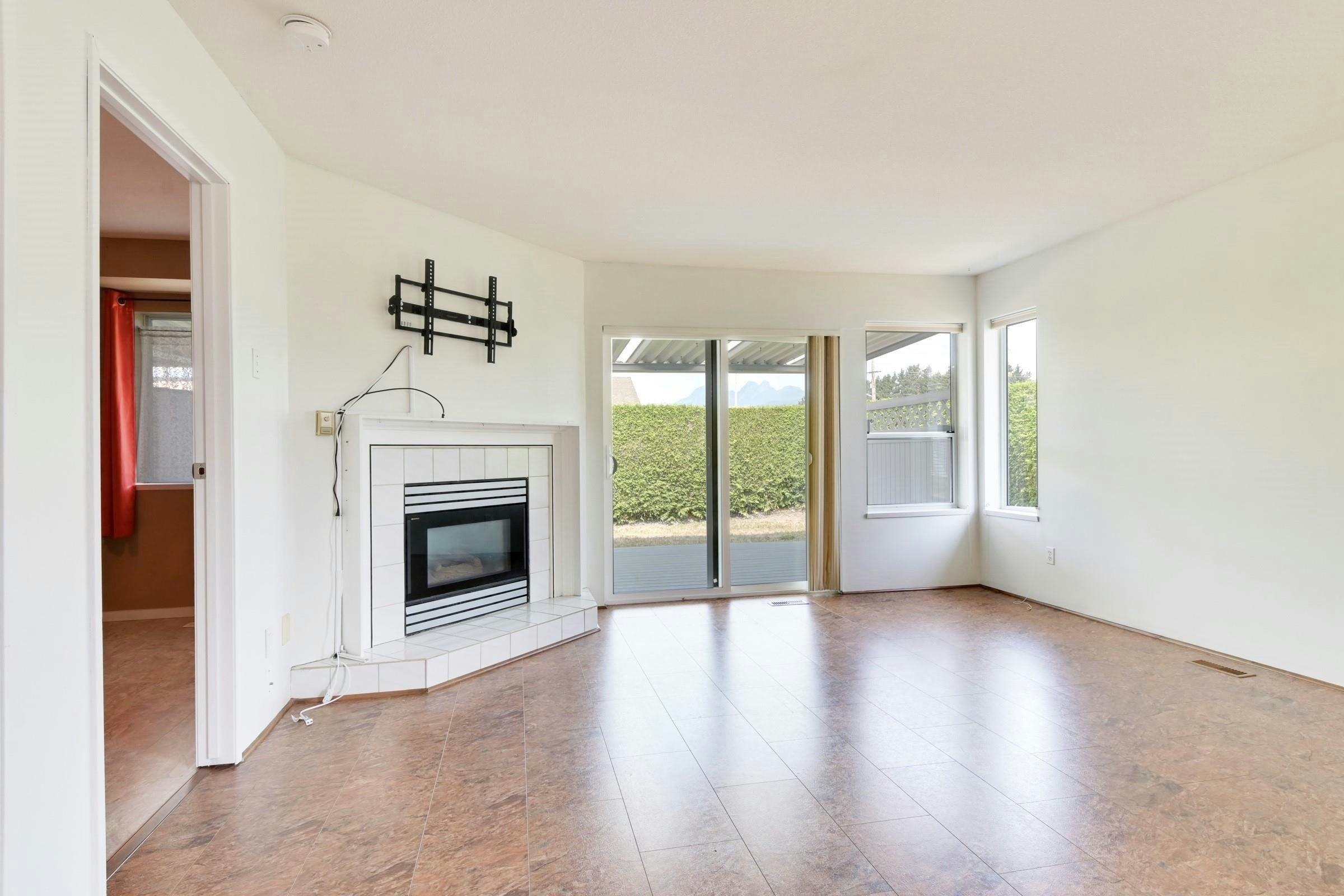 27-23580 Dewdney Trunk Road - 3