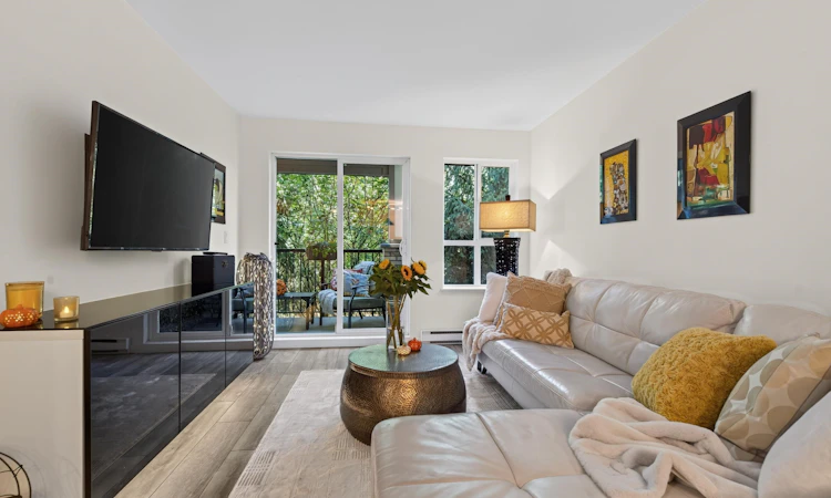407-8717 160 Street