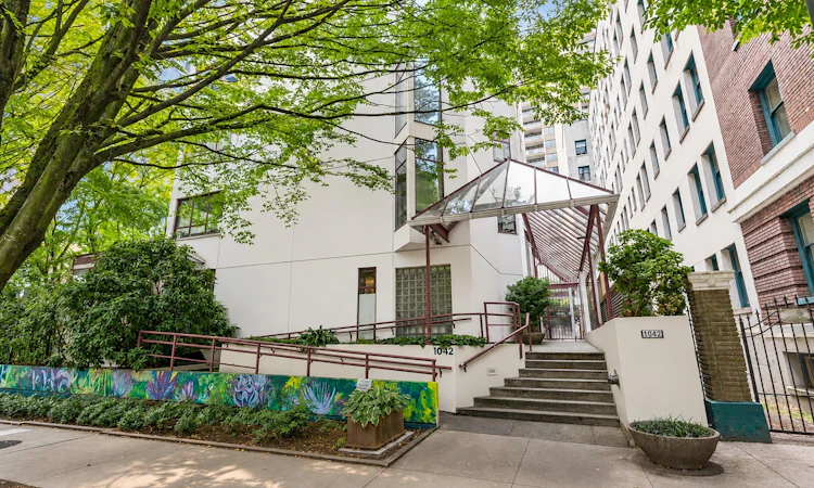 602-1042 Nelson Street
