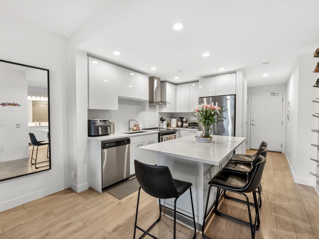 423-723 W 3rd Street, North Vancouver, BC, V7M 0E4