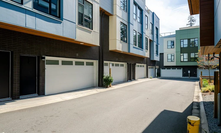 11-5858 132 Street
