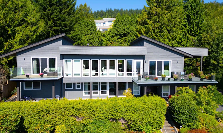 1135 Groveland Court