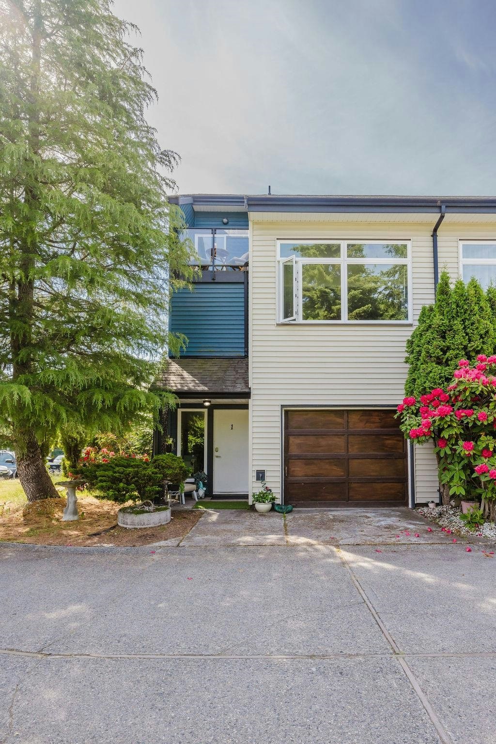 623 Farnham Road - 3