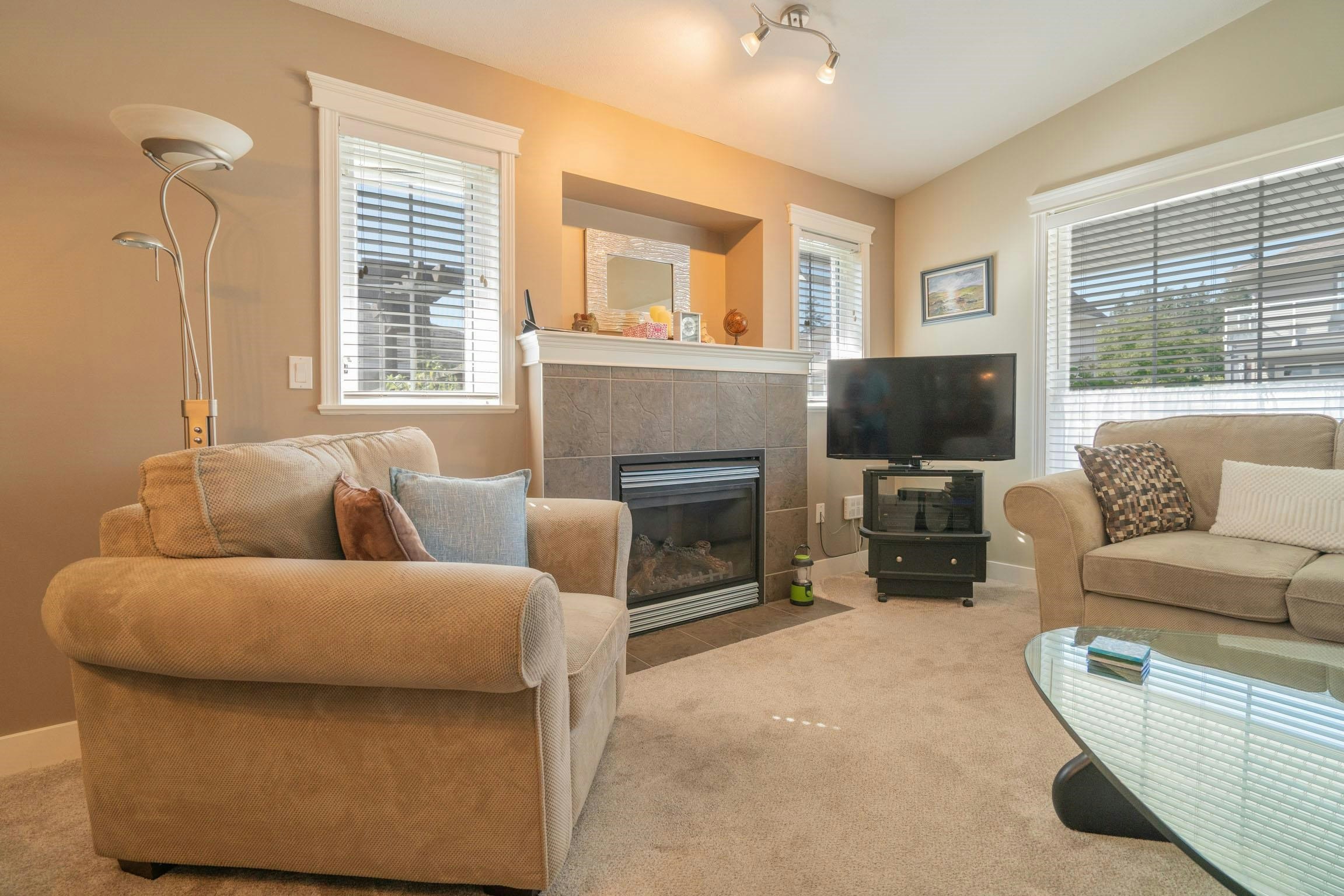 5692 Louise Way - 5