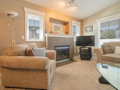 5692 Louise Way - 5