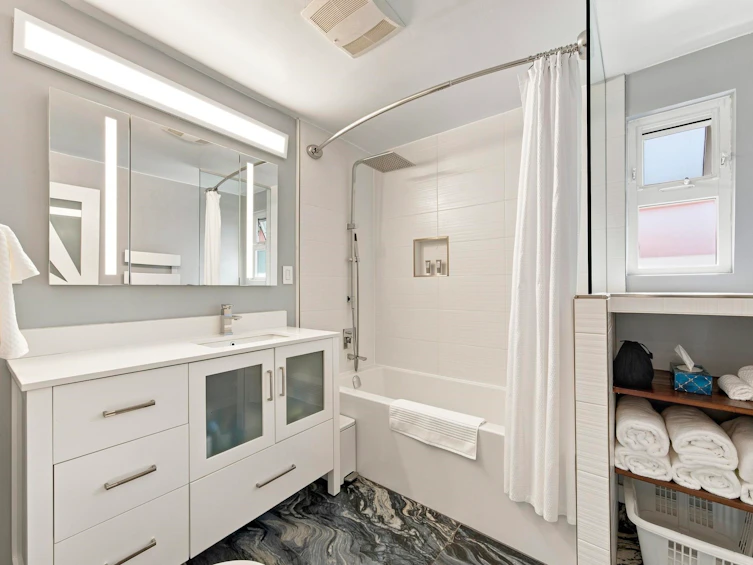 A23-415 W Esplanade Avenue, North Vancouver, BC, V7M 1A6 - 10
