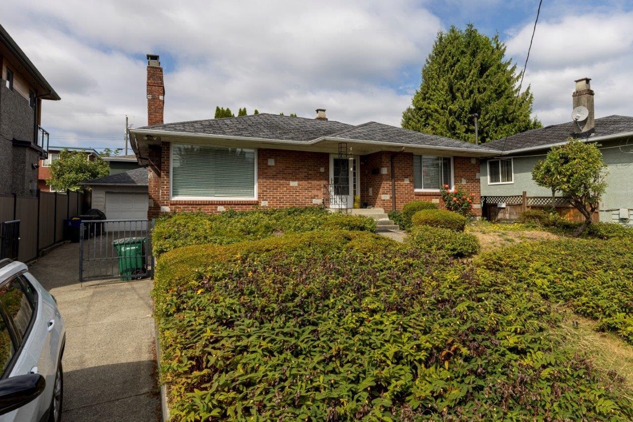 911 Sperling Avenue, Burnaby, BC, V5B 4H7