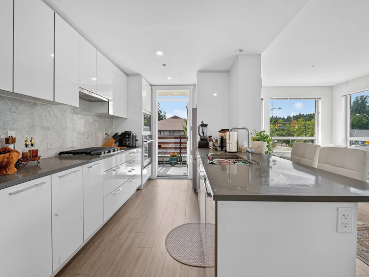 205-2663 Library Lane, North Vancouver, BC, V7J 0B9 - 11