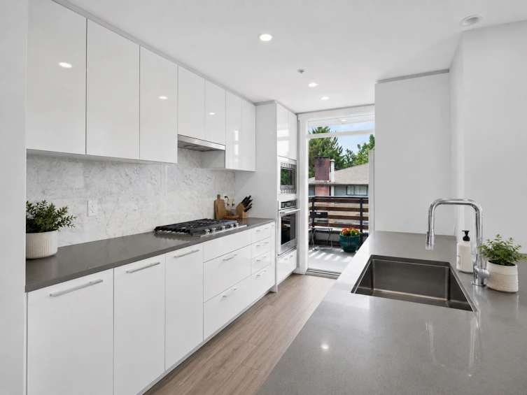 205-2663 Library Lane, North Vancouver, BC, V7J 0B9 - 10