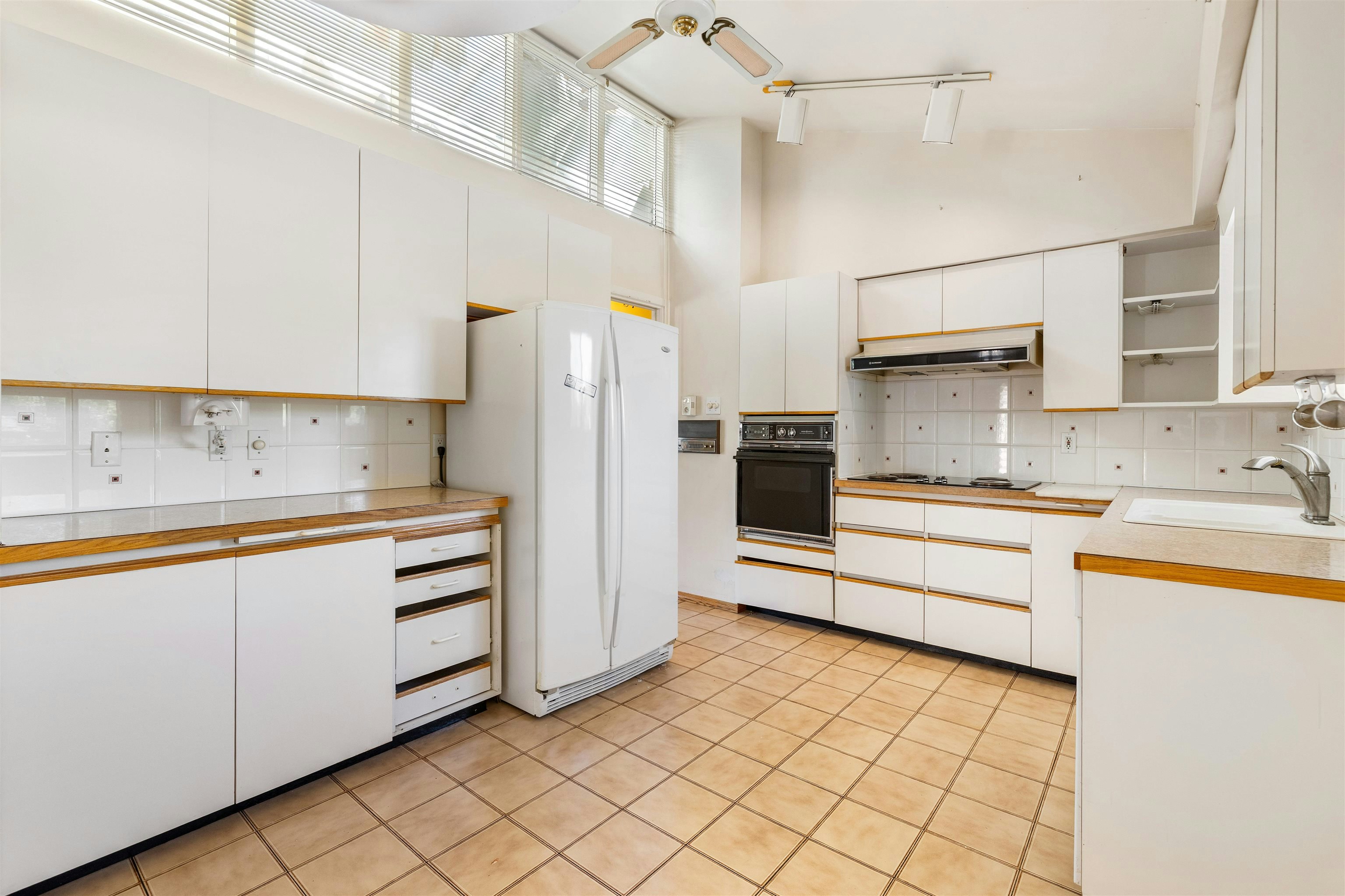 2019 Paulus Crescent, Burnaby, BC, V5A 2M2 - 9