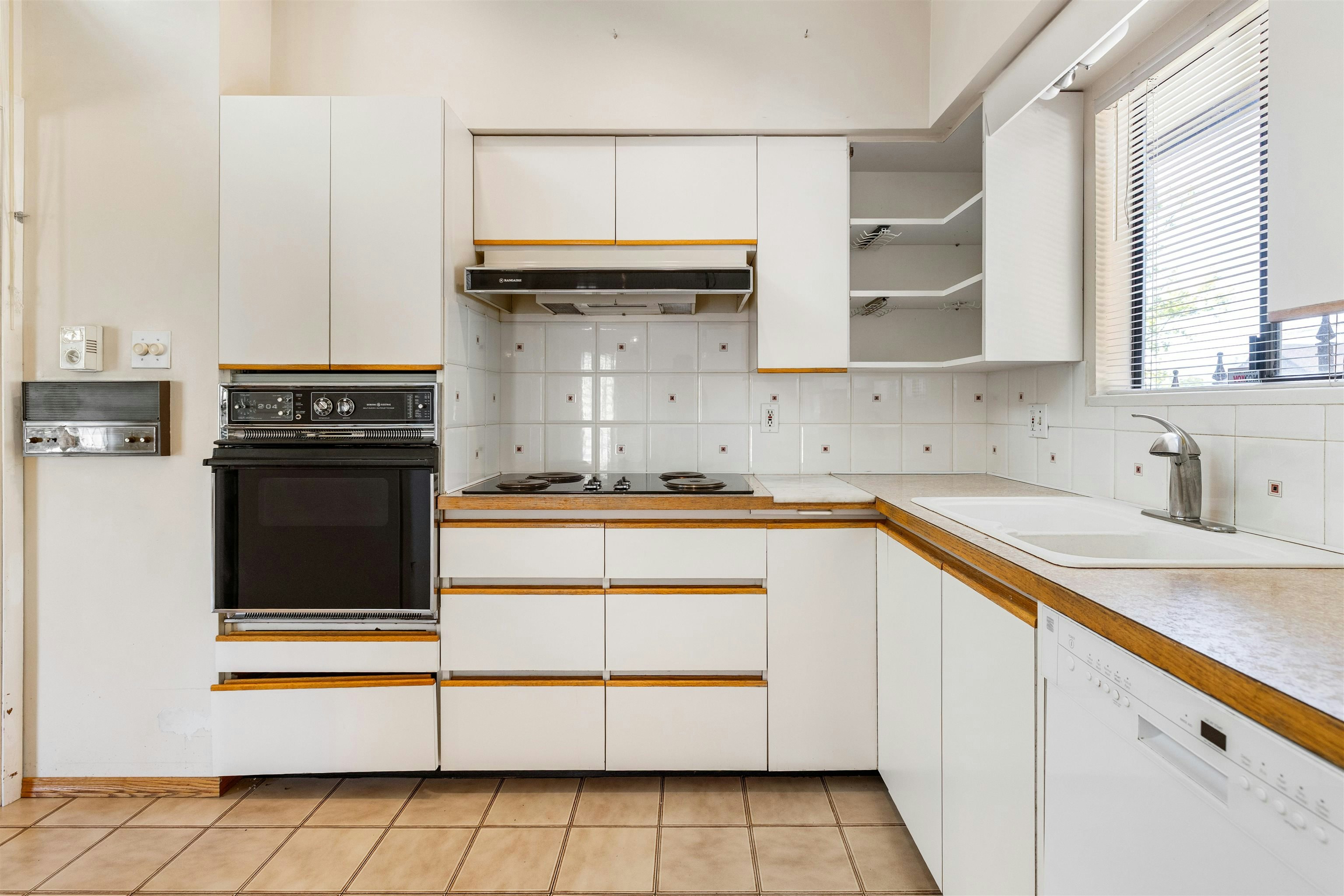 2019 Paulus Crescent, Burnaby, BC, V5A 2M2 - 8