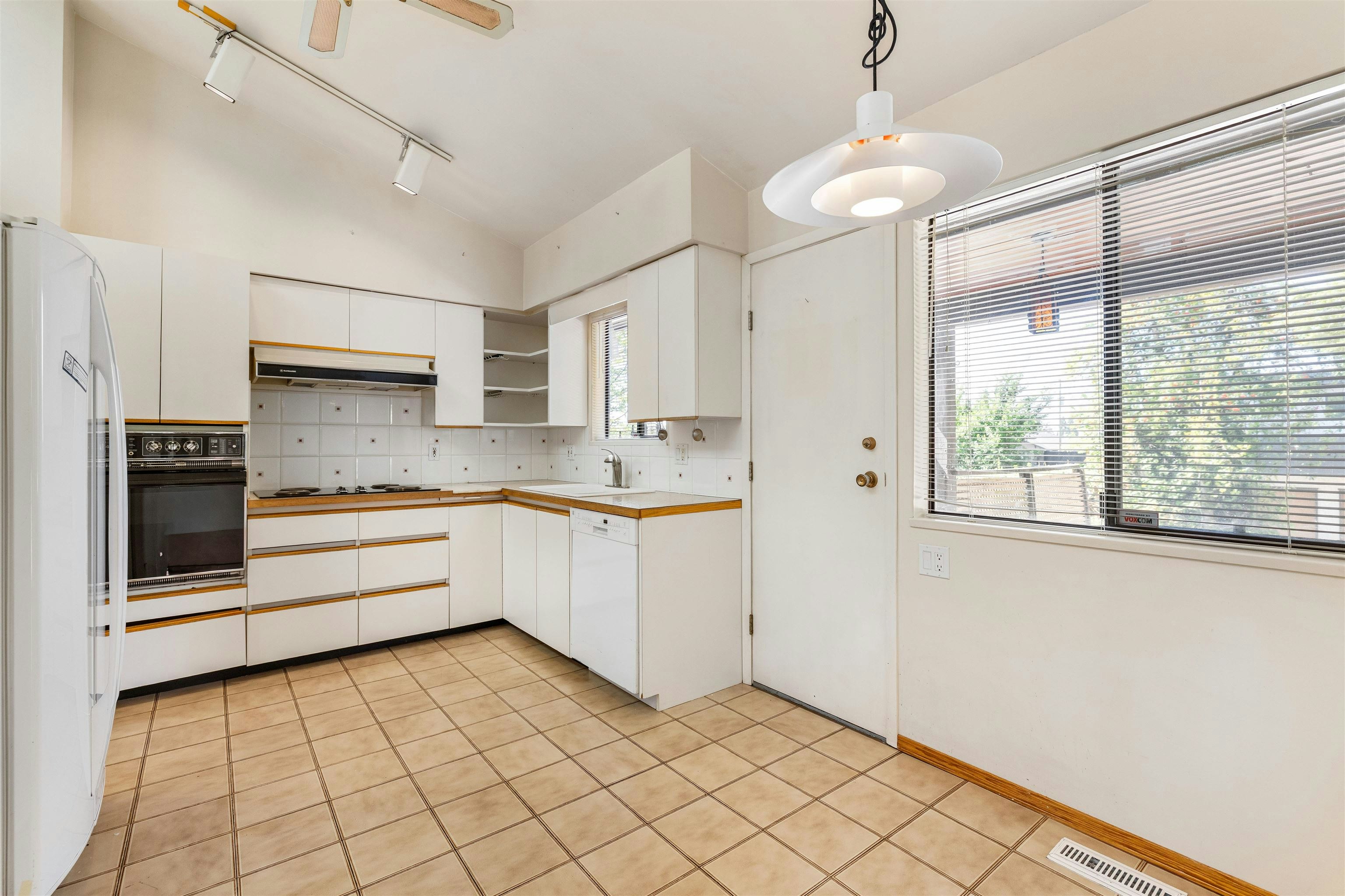 2019 Paulus Crescent, Burnaby, BC, V5A 2M2 - 7