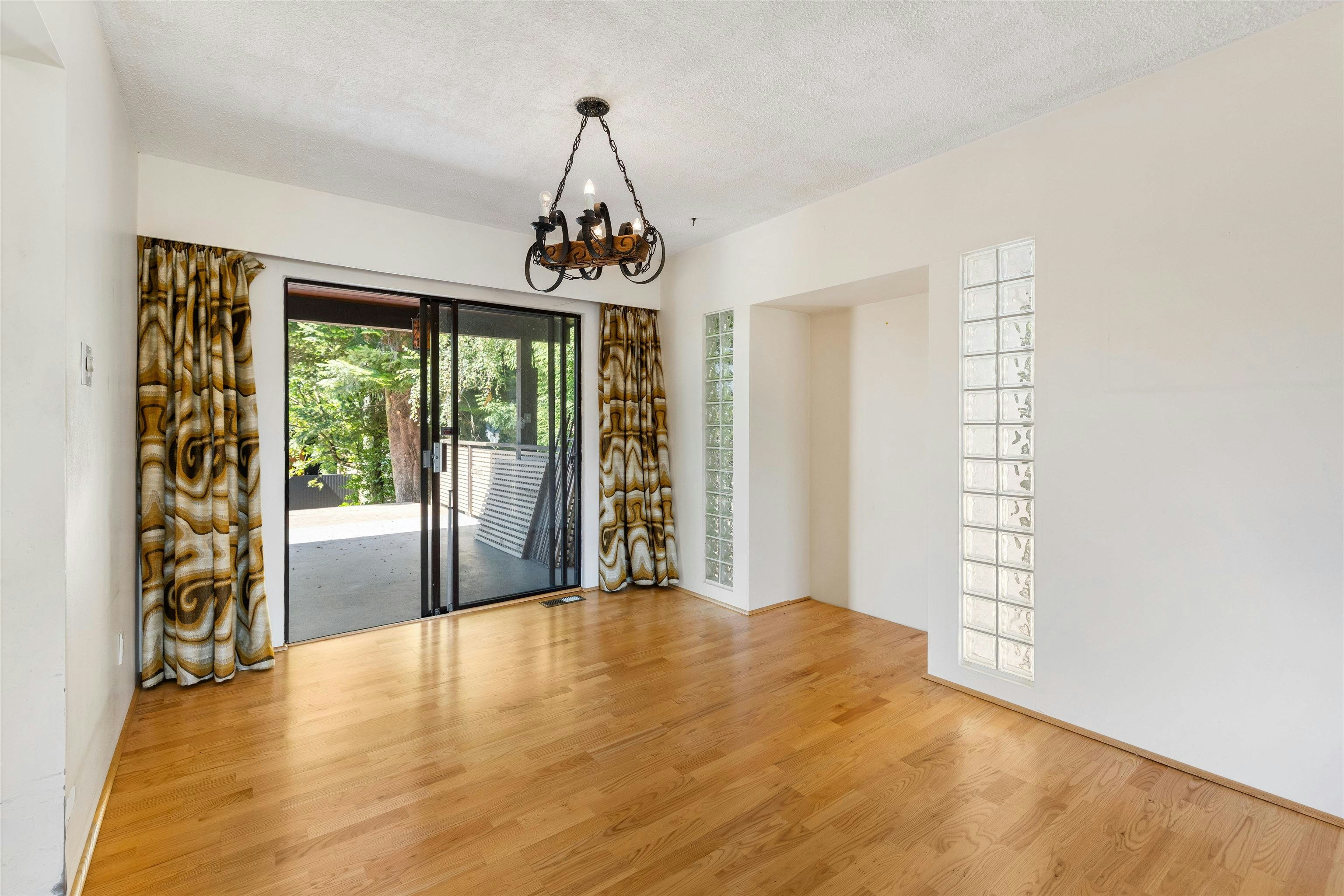 2019 Paulus Crescent, Burnaby, BC, V5A 2M2 - 16