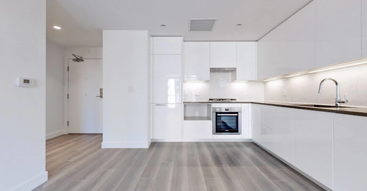 901-8188 Fraser Street, Vancouver, BC, V5X 0J8 - 7