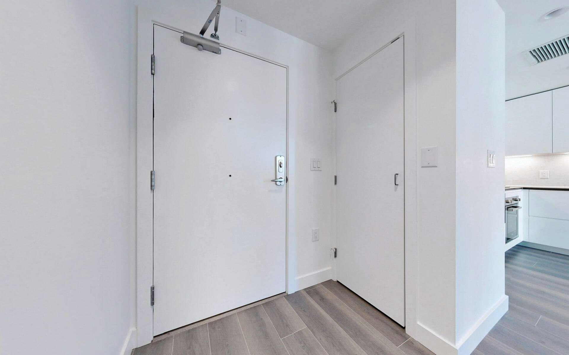 901-8188 Fraser Street, Vancouver, BC, V5X 0J8 - 8