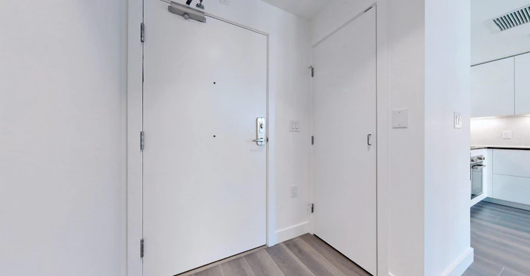 901-8188 Fraser Street, Vancouver, BC, V5X 0J8 - 8