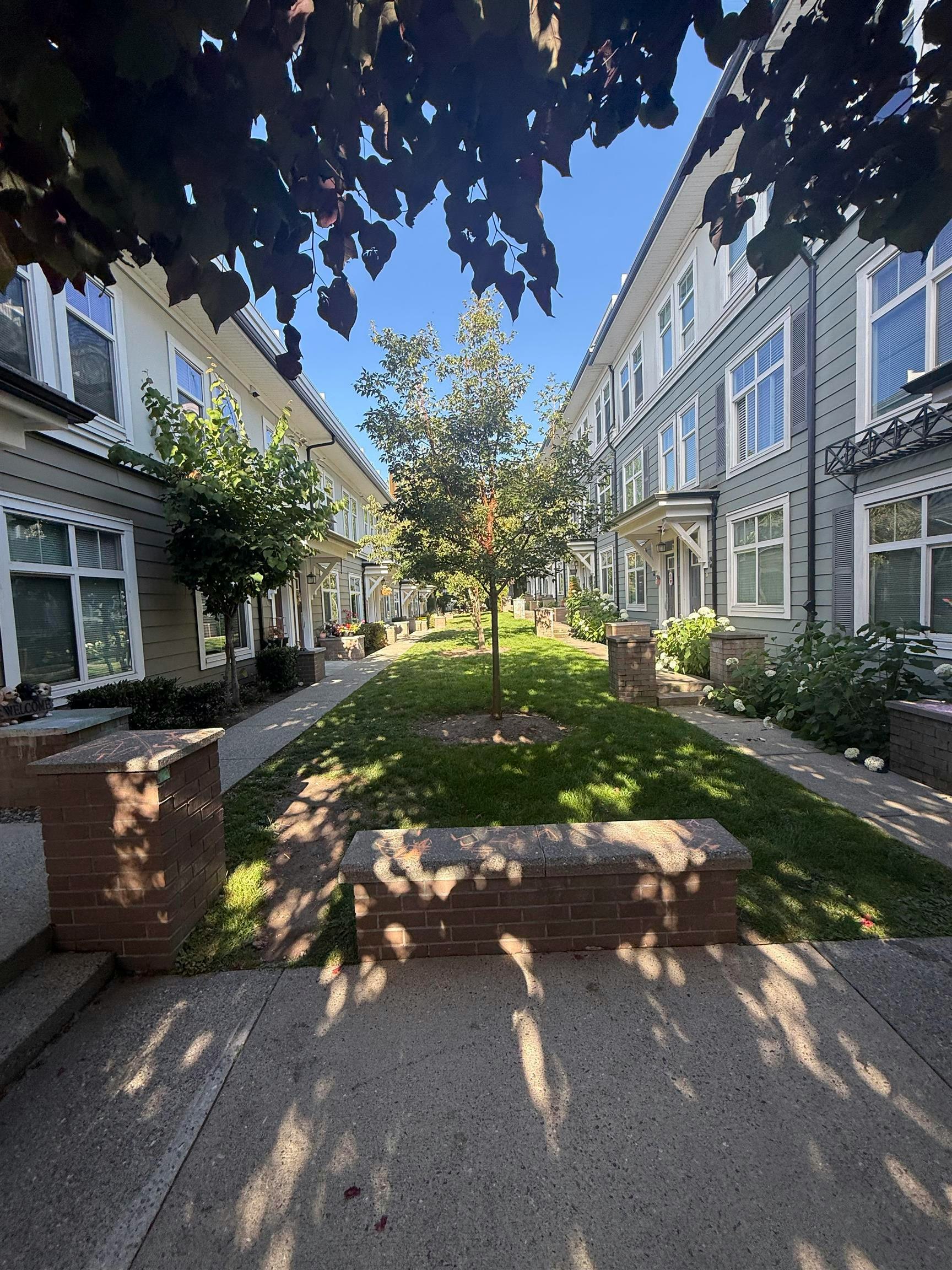 70-15833 26 Avenue, Surrey, BC, V3Z 2X5