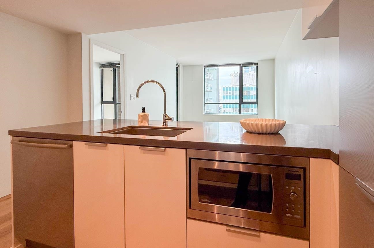 1904-788 Richards Street, Vancouver, BC, V6B 3A4 - 8