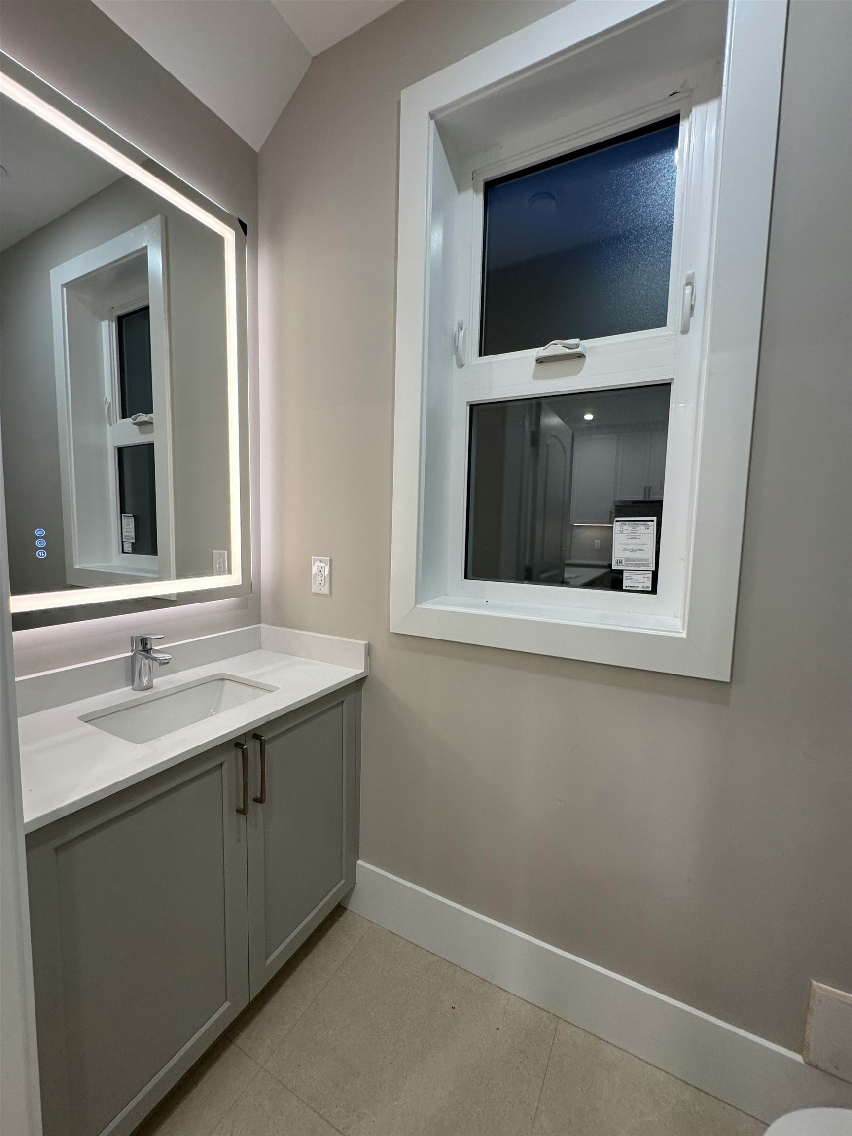 4690 W 6 Avenue, Vancouver, BC, V6R 1V7 - 12