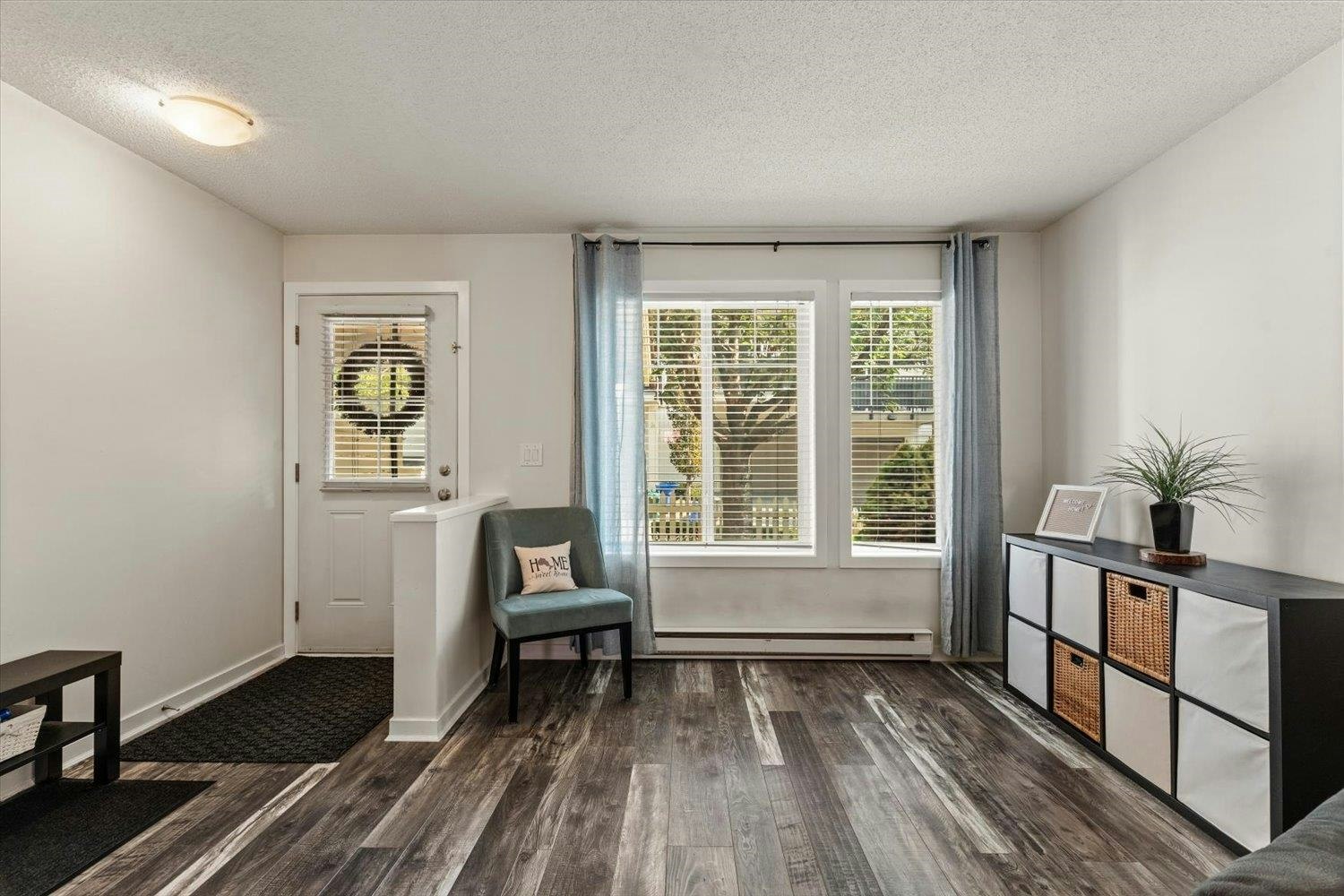 2-4401 Blauson Boulevard - 4