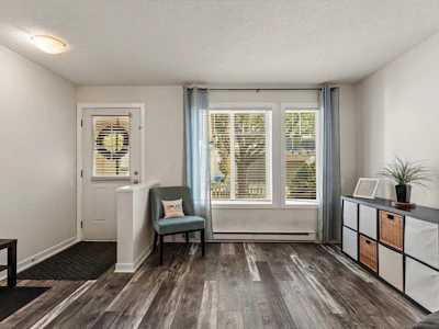 2-4401 Blauson Boulevard - 4