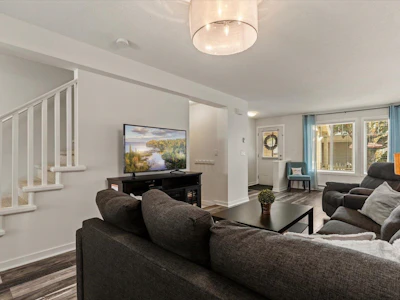 2-4401 Blauson Boulevard - 5