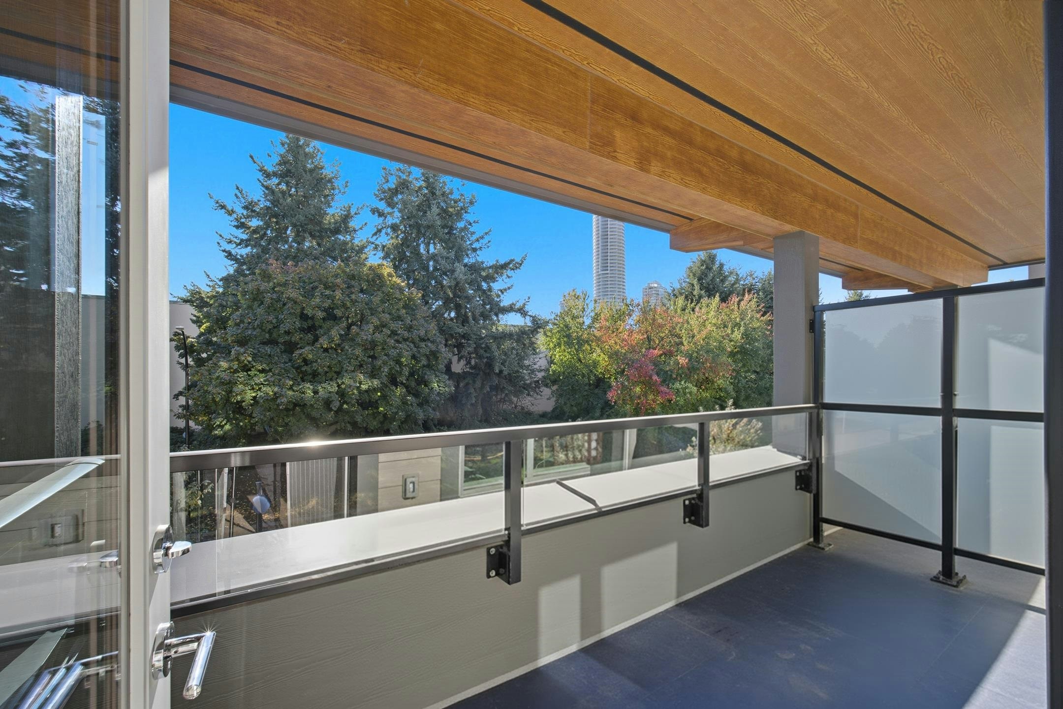 3xx-7588 16th Street, Burnaby, BC, V3N 0H8 - 18