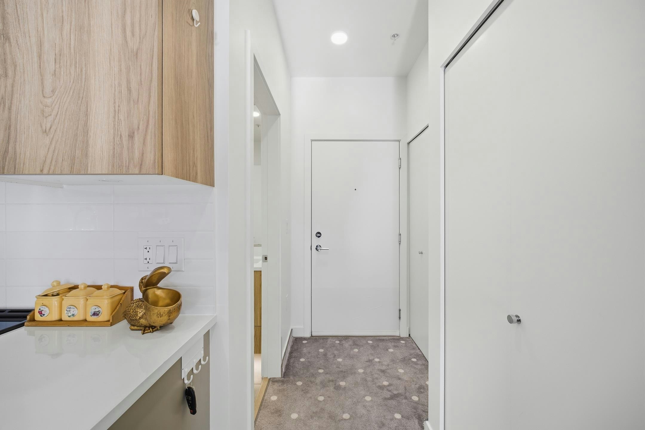 3xx-7588 16th Street, Burnaby, BC, V3N 0H8 - 2