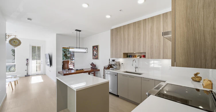 3xx-7588 16th Street, Burnaby, BC, V3N 0H8 - 4