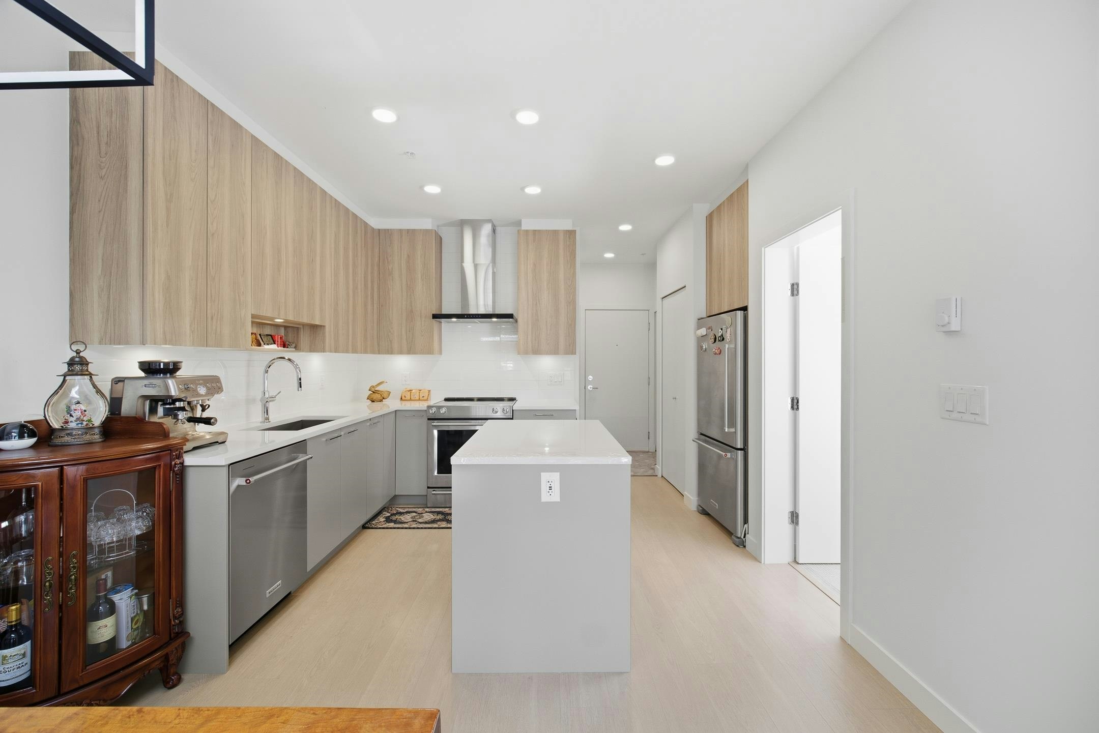 3xx-7588 16th Street, Burnaby, BC, V3N 0H8 - 8