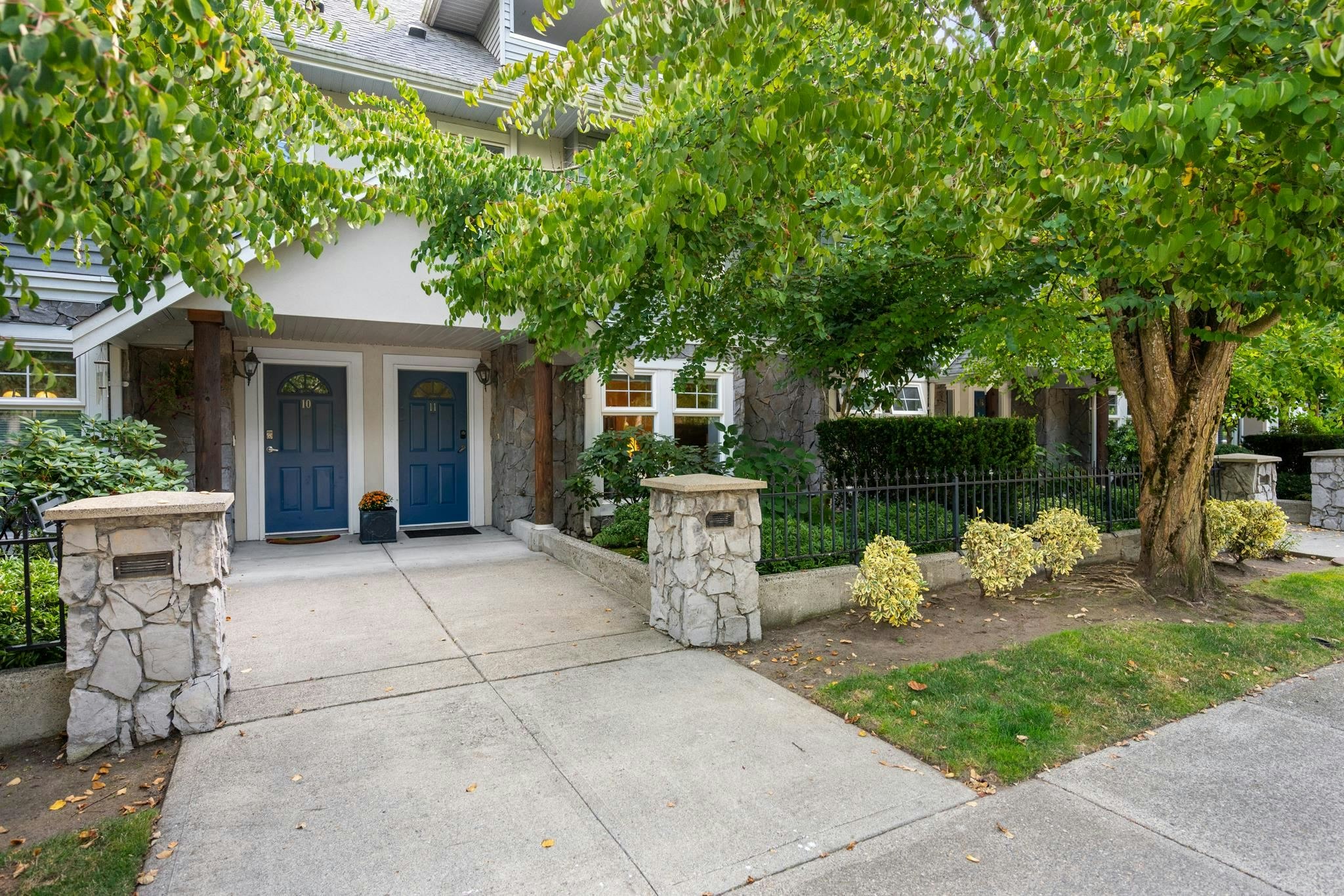 11-15432 16a Avenue - 2