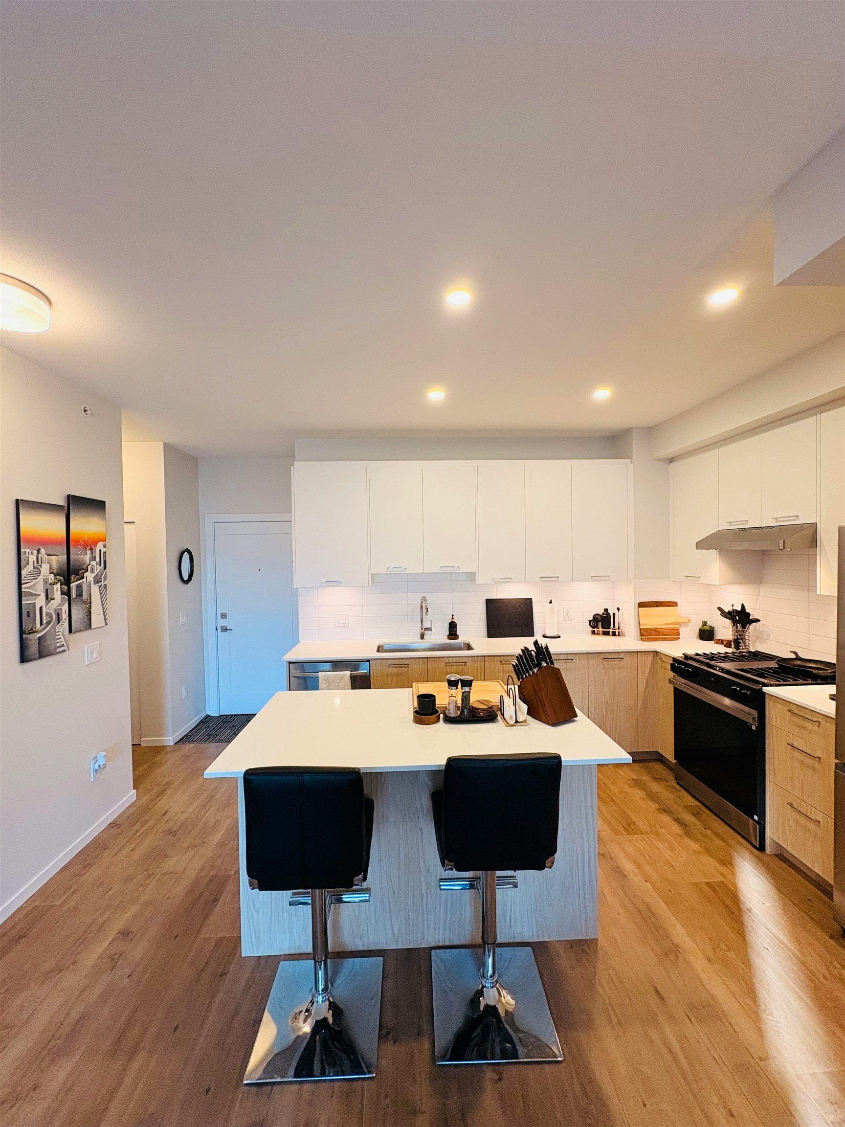 5th floor-3319 148 Street, Surrey, BC, V4P 0J2