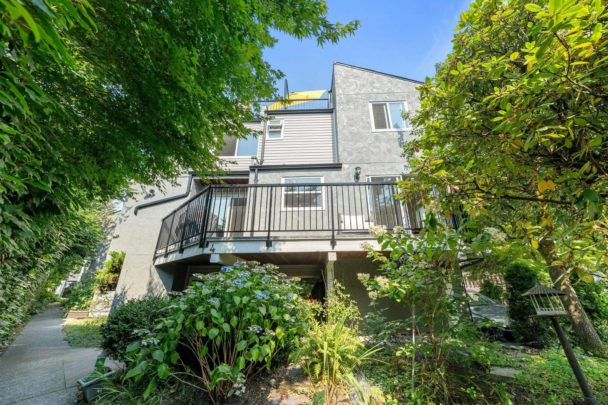 4-230 W 16th Street - 2