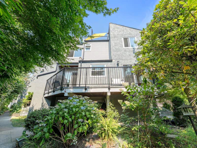 4-230 W 16th Street - 2