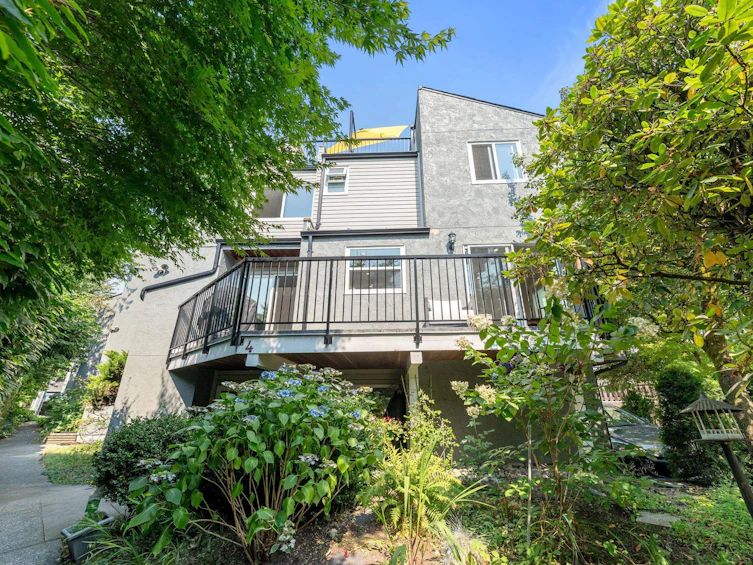 4-230 W 16th Street, North Vancouver, BC, V7M 1T6 - 2