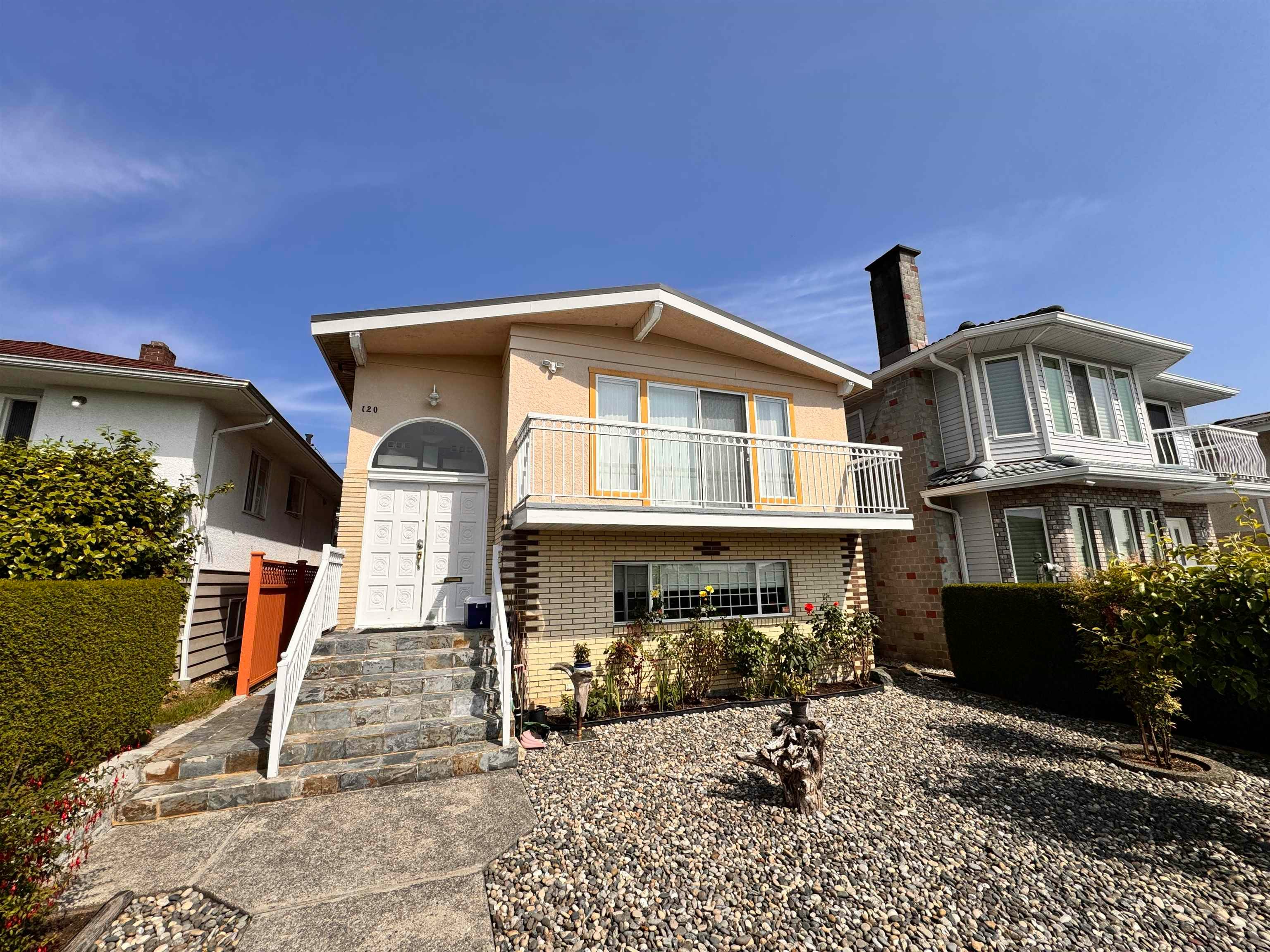 Lower-120 Springer Avenue, Burnaby, BC, V5B 3K3