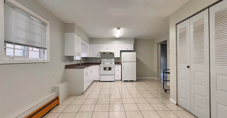 Lower-120 Springer Avenue, Burnaby, BC, V5B 3K3 - 4