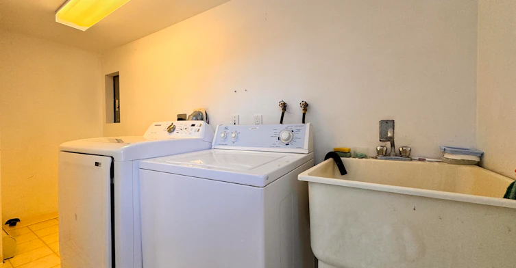 Lower-120 Springer Avenue, Burnaby, BC, V5B 3K3 - 3