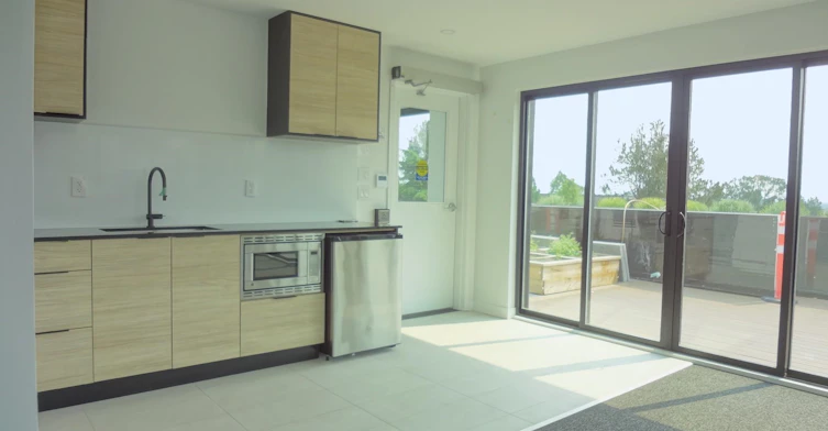 300-6485 Manitoba Street, Vancouver, BC, V5Y 0P7 - 24