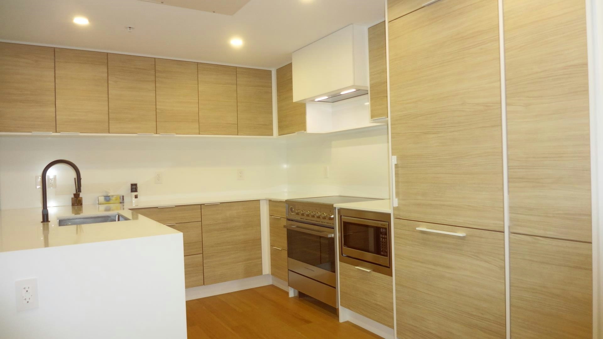 300-6485 Manitoba Street, Vancouver, BC, V5Y 0P7 - 5