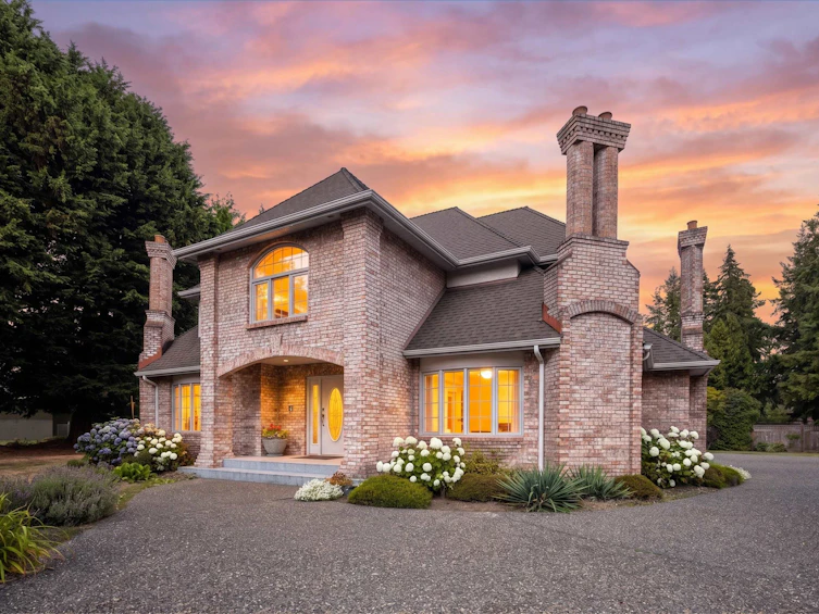 2010 132a Street, Surrey, BC, V4A 9K2