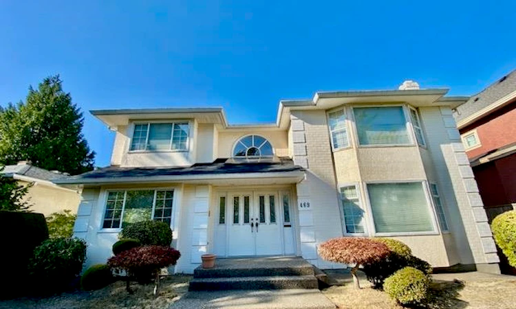 469 W 40 Avenue