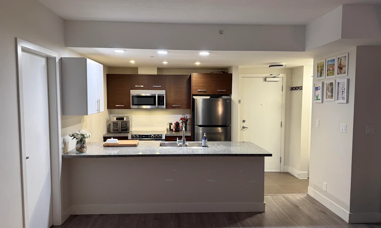 207-2957 Glen Drive