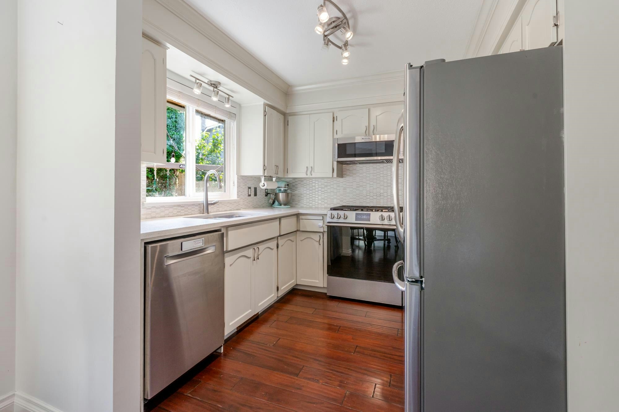 16163 Brookside Grove, Surrey, BC, V4N 1S8 - 16