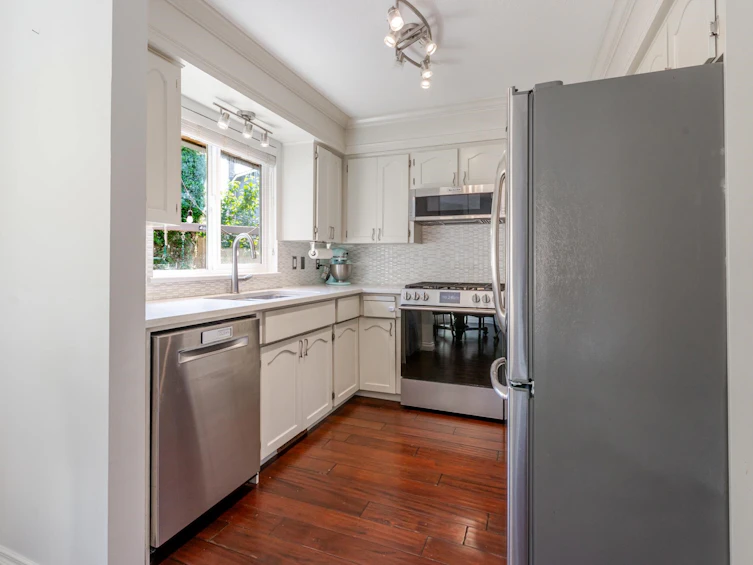 16163 Brookside Grove, Surrey, BC, V4N 1S8 - 16