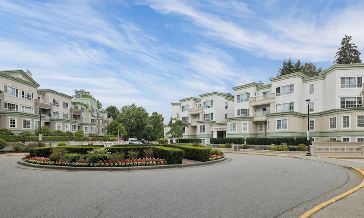 418-2960 Princess Crescent
