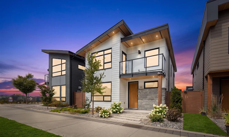 4725 Blue Heron Way