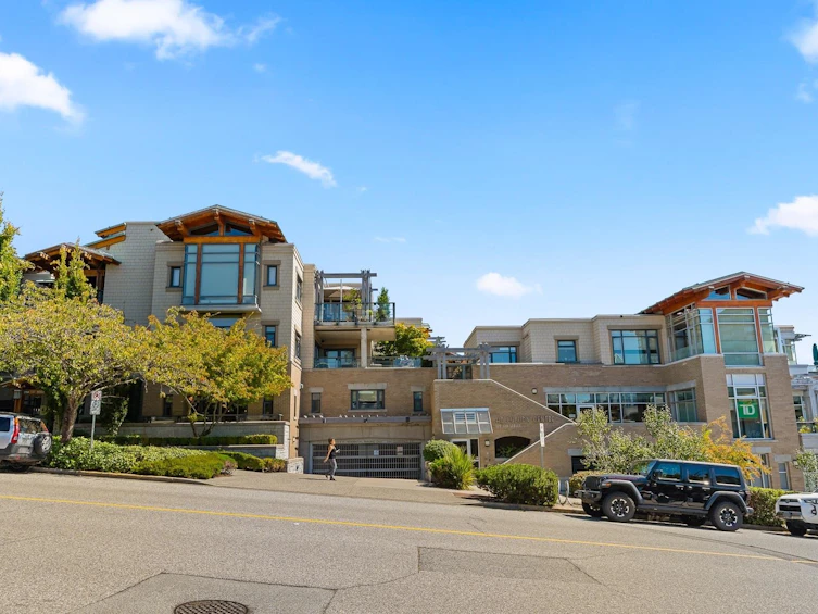 201-550 17th Street, West Vancouver, BC, V7V 3S7