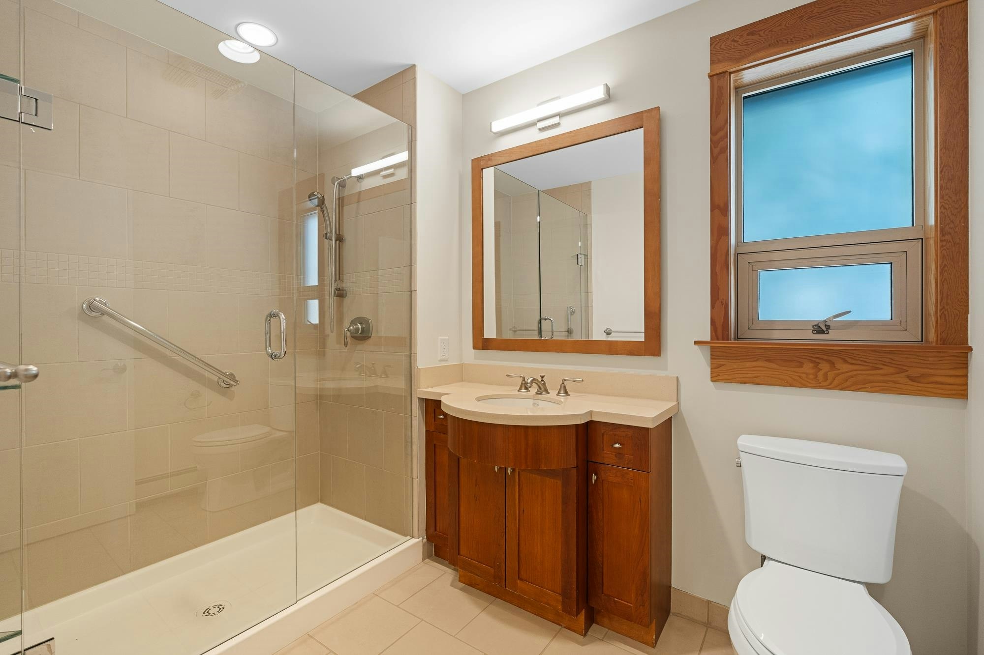 201-550 17th Street, West Vancouver, BC, V7V 3S7 - 16